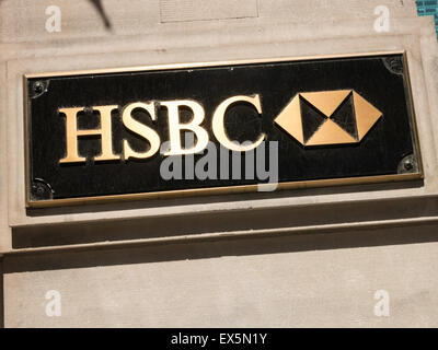 HSBC Bank ramo segno di ottone, Fifth Avenue, New York, Stati Uniti d'America Foto Stock