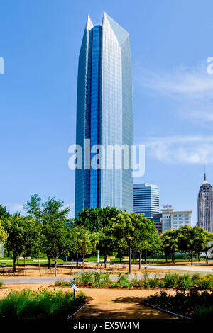 La nuova costruzione edificio Devon, il più alto in Oklahoma City, domina lo skyline di Oklahoma City, Oklahoma, Stati Uniti d'America. Foto Stock