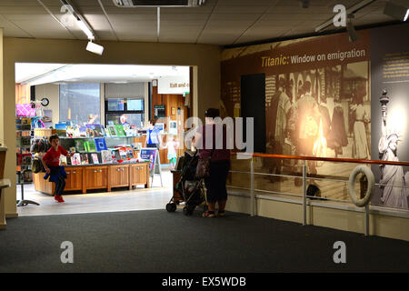 Interno di Ulster American Folk Park regali. Foto Stock