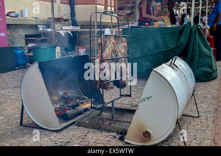 BELO Horizonte, Brasile - Luglio 05, 2015 ;tradizionale cibo e bevande sulla gastronomia settimana sulla piazza Liberty in Belo Horizonte. Foto Stock