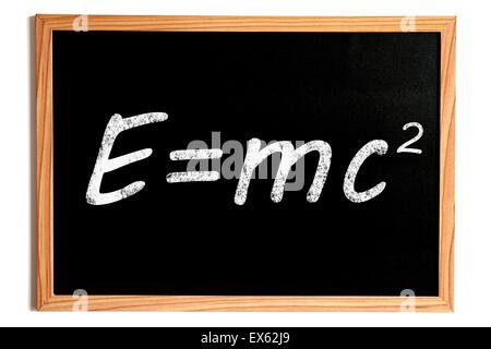 Energia di Einstein formula E=mc2 Testo sulla lavagna con cornice in legno su bianco Foto Stock