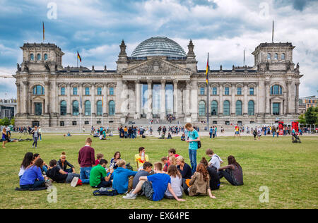 Germania, Berlino, cielo nuvoloso sopra l'Edificio del Reichstag Foto Stock