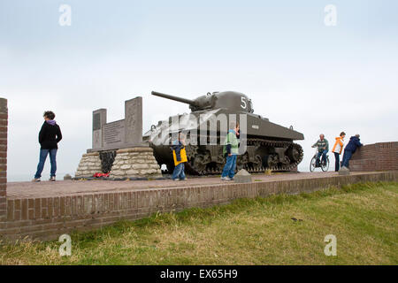 L'Europa, Paesi Bassi Zeeland, Westkapelle sulla penisola di Walcheren, atterraggio memorial con carro Sherman delle forze alleate, w Foto Stock