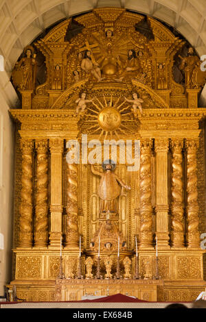 Altare della Basilica do Bom Jesus, Velha Goa o vecchio Goa, vicino a Panaji o Panjim, Goa, India Foto Stock