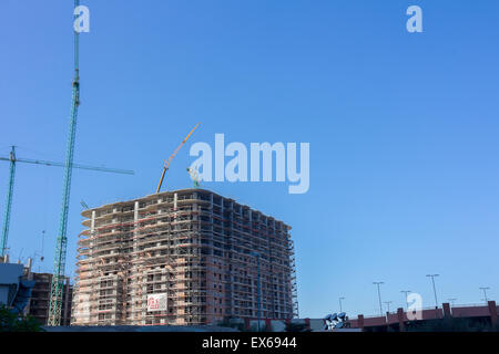 Moderno edificio di appartamenti in costruzione Foto Stock