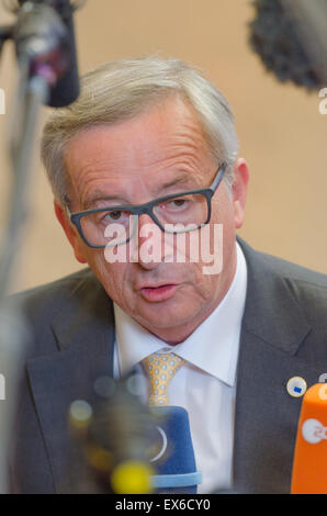 Bruxelles, Belgio. 07 Luglio, 2015. Commissione europea Chief Jean Claude Juncker parla alla stampa alla fine della Grecia - vertice UE. Juncker ha lasciato sapere domenica 12 luglio sarà un nuovo incontro. Credito: Jonathan Raa/Pacific Press/Alamy Live News Foto Stock