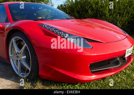 Ferrari F458 nel parco, Finlandia Foto Stock