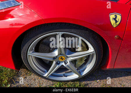 Ferrari F458 nel parco, Finlandia Foto Stock