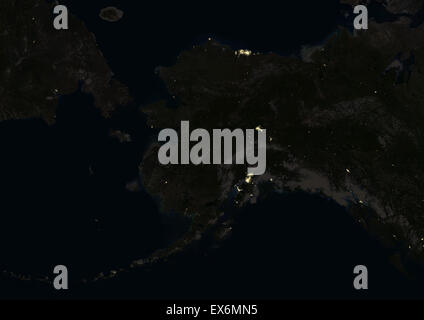 Alaska, Stati Uniti d'America di notte nel 2012. Questa immagine satellitare mostra urbana e industriale delle luci. Foto Stock
