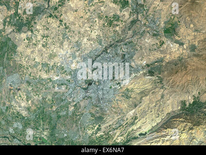 Colore immagine satellitare di Yerevan, Armenia. Immagine presa sul 28 agosto 2014 con il satellite Landsat 8 dati. Foto Stock