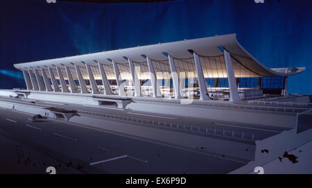 Modello dell'edificio del terminal presso l'Aeroporto Internazionale di Dulles, Chantilly, Virginia, 1958-63 progettato dall architetto Eero Saarinen, 1910-1961. Foto Stock