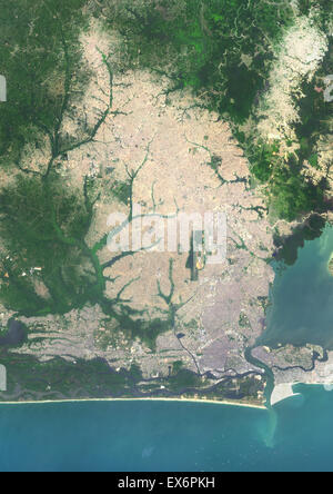 Colore immagine satellitare di Lagos, Nigeria. Immagine presa il 19 gennaio 2014 con il satellite Landsat 8 dati. Foto Stock