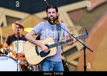 I Fratelli Avett esibirsi in concerto Foto Stock