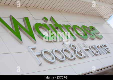 Cartello Waitrose Food & Home al Waitrose Store a Salisbury, Wiltshire UK, nel mese di giugno Foto Stock