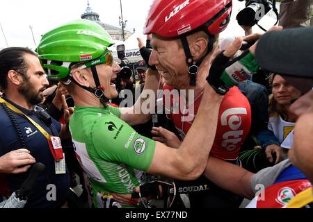 Amiens, Francia. 08 Luglio, 2015. GREIPEL Andre del Lotto Soudal - SIEBERG Marcel di Lotto Soudal dopo la fase 5 del 102º edizione del Tour de France 2015 con inizio in Arras e finire in Amiens, Francia (189 km) Credito: Azione Sport Plus/Alamy Live News Foto Stock