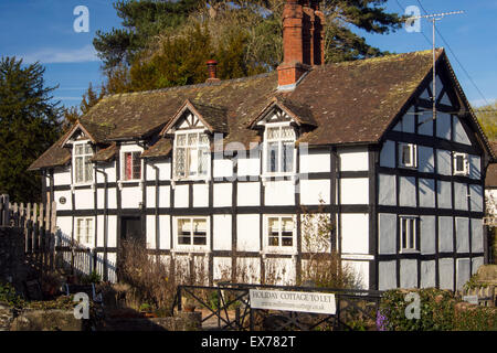 Millstream cottage, un antico borgo medioevale Tudor la struttura di legno casa in Eardisland, Herefordshire, UK. Eardisland è stato votato il villaggio più belli in Inghilterra. Foto Stock