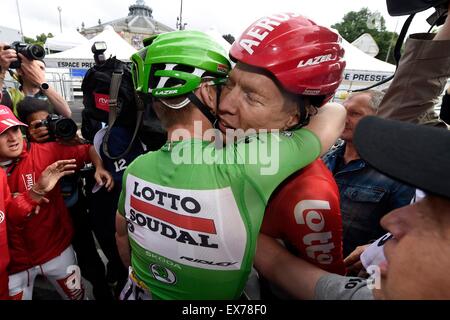 Amiens, Francia. 08 Luglio, 2015. GREIPEL Andre del Lotto Soudal - SIEBERG Marcel di Lotto Soudal dopo la fase 5 del 102º edizione del Tour de France 2015 con inizio in Arras e finire in Amiens, Francia (189 km) Credito: Azione Sport Plus/Alamy Live News Foto Stock