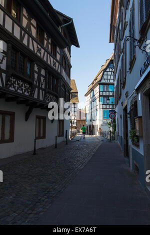 La mattina presto sulla Rue des Moulins, Strasburgo Foto Stock