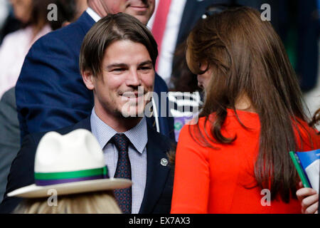 Il torneo di Wimbledon, Regno Unito. 08 Luglio, 2015. Il torneo di Wimbledon Tennis campionati. Gentlemens Singles trimestre partita finale tra il seme superiore Novak Djokovic (SRB) e nono seme Marin CILIC (CRO). Attore Josh Hartnett parla di S.A.R. la Duchessa di Cambridge Credito: Azione Sport Plus/Alamy Live News Foto Stock