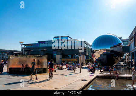 Millennium Square a Bristol, Inghilterra, Regno Unito Foto Stock