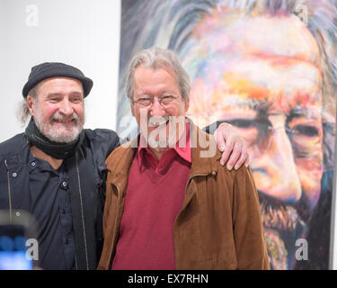 Sydney, Australia. 9 Luglio, 2015. . 09 Luglio, 2015. Francese nato a Sydney artista Bruno Jean Grasswill e attore Michael Caton posa per fotografie presso la Galleria d'Arte di NSW a Sydney. Archibald sala imballaggio premio il vincitore e i finalisti hanno annunciato. Credito: MediaServicesAP/Alamy Live News Foto Stock