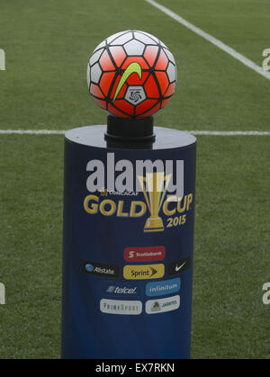 Carson, CALIFORNIA, STATI UNITI D'AMERICA. 8 Luglio, 2015. Il ufficiale nike palla è sul display momenti prima che il gioco tra Costa Rica e Giamaica della CONCACAF Gold Cup Gruppo B corrisponde al centro StubHub su luglio 8, 2015 a Los Angeles, California. ARMANDO ARORIZO. © Armando Arorizo/Prensa Internacional/ZUMA filo/Alamy Live News Foto Stock