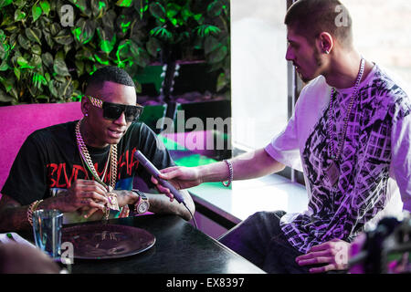 Mosca, Russia - 27 March, 2015 : Soulja Boy e Migos (Offset, Quavo, decollo) alla conferenza stampa in Korston Hotel Foto Stock