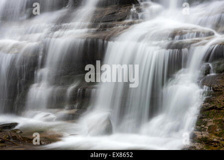 Le tre cascate cascata nella Foresta, Parco Nazionale delle Foreste Casentinesi, Emilia Romagna, Toscana, Italia Foto Stock