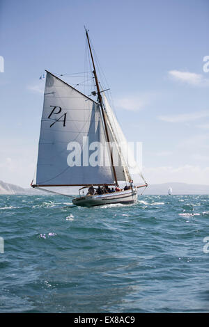 Canale di Bristol Fresa pilota Polly Agatha teste per Santa Caterina del punto dagli aghi durante il 2015 intorno all isola gara Foto Stock