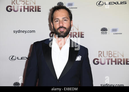 Sydney, Australia. 9 luglio 2015. Attore Alex Dimitriades (Ruben Guthrie cast) arriva sul tappeto rosso al Ritz, 45 St Paul's Street, Randwick per la vagliatura di gala del film 'Ruben Guthrie'. Credito: Credito: Richard Milnes/Alamy Live News Foto Stock