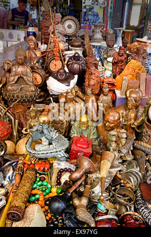 Mercato delle pulci Apliu Street è ben noto per geek shopping - Golden Shopping Arcade Cheung Sha Wan Road Sham Shui Po Kowloon Hong Kong Cina cinese Foto Stock