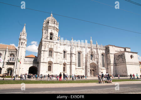 Il Monastero dos Jerónimos o Hieronymites monastero, è un monastero dell'Ordine di San Girolamo si trova vicino alla riva della parrocchia di Belém, nel comune di Lisbona, Portogallo. Foto Stock