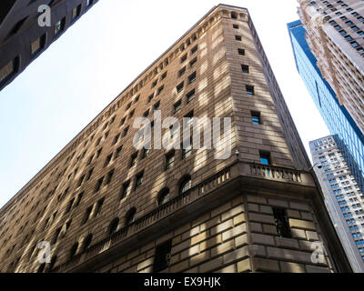 Federal Reserve Bank e il centro cittadino di grattacieli, NYC Foto Stock