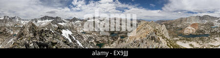 360 grado Sierra Nevada panorama di montagna dal picco di Hurd vicino al Vescovo California Foto Stock