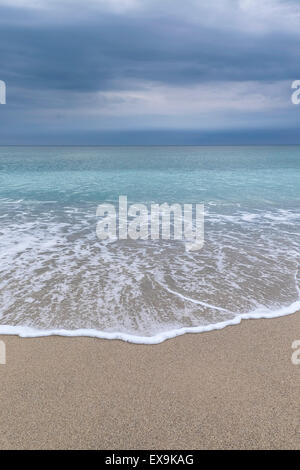 Mare calmo a Fistral Beach in Newquay, Cornwall. Foto Stock