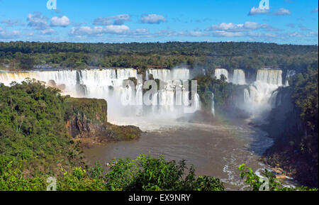 Cascate di Iguassù in Sud America al confine di Argentina con il Brasile Foto Stock