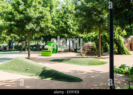 Il giardino dei bambini e il parco giochi presso la miriade di Giardini Botanici in Oklahoma City, Oklahoma, Stati Uniti d'America. Foto Stock