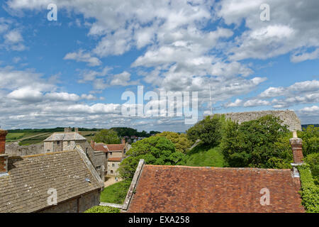 Alta Vista del castello di Carisbrooke, mantenere, Mote, merli, Carisbrooke, nr Newport, Isle of Wight, England, Regno Unito, GB. Foto Stock