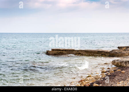 Struttura di frangionde. La foto è stata scattata in Santa Pola town, Alicante, Spagna Foto Stock