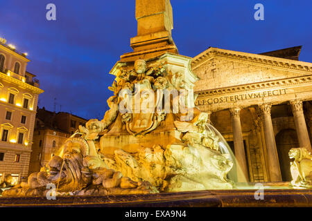 Fontana del Pantheon vicino al Pantheon di Roma in Italia Foto Stock