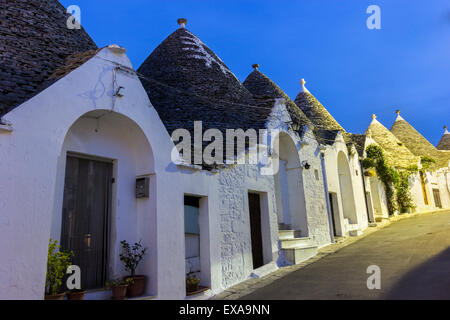 Tradizionali trulli di Alberobello in Italia Foto Stock