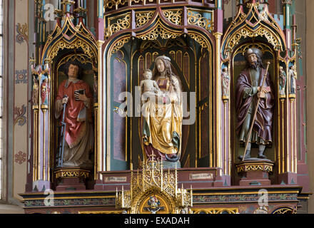 Madonna con Bambino, San Lorenzo e San Giacomo, figure scolpite del maestro di Rabenden, chiesa parrocchiale di San Lorenzo, Obing Foto Stock