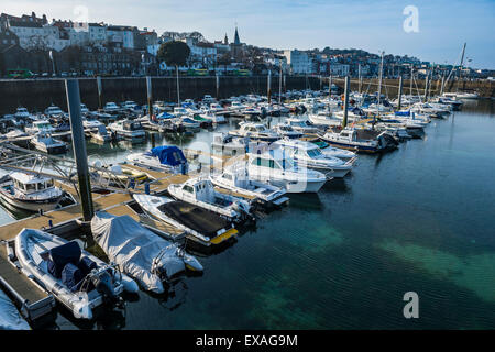 Sport Boat Harbour in Saint Peter Port Guernsey, Isole del Canale, Regno Unito, Europa Foto Stock