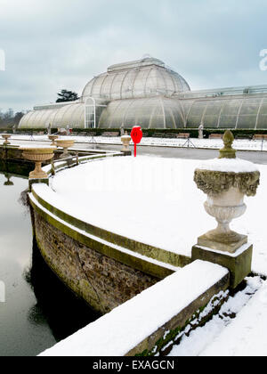 Palm House di Kew Gardens in inverno, Royal Botanic Gardens, sito UNESCO, Kew, Greater London, England, Regno Unito Foto Stock