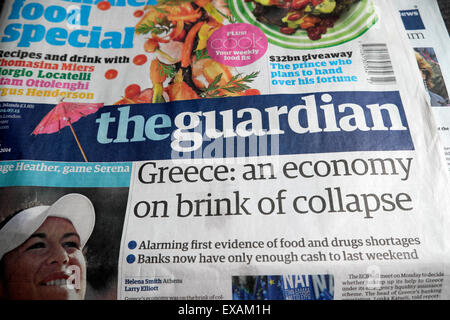 " Grecia: un economia sull orlo del collasso' quotidiano Guardian headline Londra UK 4 Luglio 2015 Foto Stock