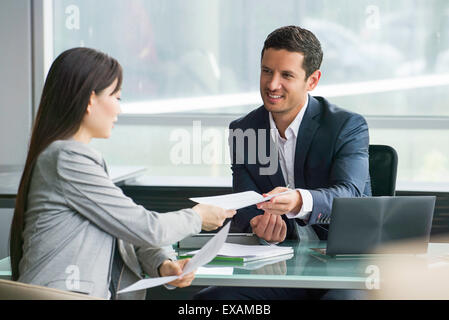 Imprenditore riunione con il cliente Foto Stock