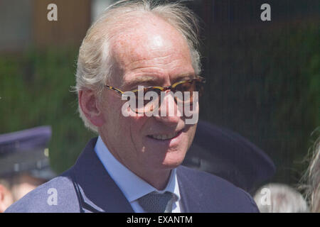 Wimbledon Londra,UK. Il 10 luglio 2015. Attore inglese Charles dance arriva al AELTC su uomini Semi finale giorno del 2015 Wimbledon Tennis championships © Credito: amer ghazzal/Alamy Live News Foto Stock