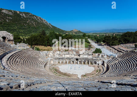 Vista superiore del Grande Teatro e Harbour Street, Efeso, Izmir, Turchia Foto Stock