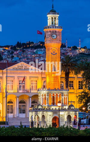 Konak Clock Tower, la piazza Konak, Izmir, Turchia Foto Stock