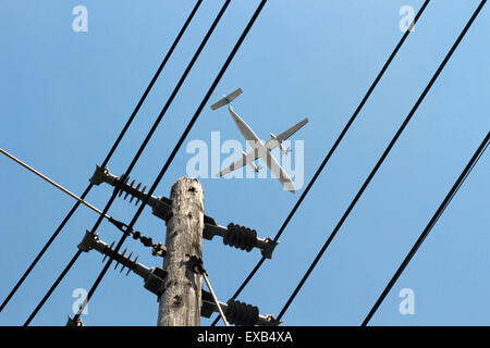 Un piano di overhead di volo dall'Aeroporto Internazionale Pearson in Ontario Foto Stock